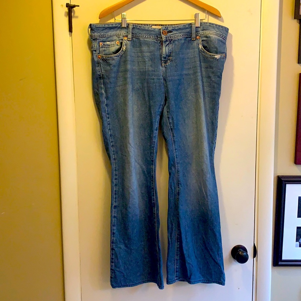 American Eagle: Distressed Womens Wide Leg Jeans